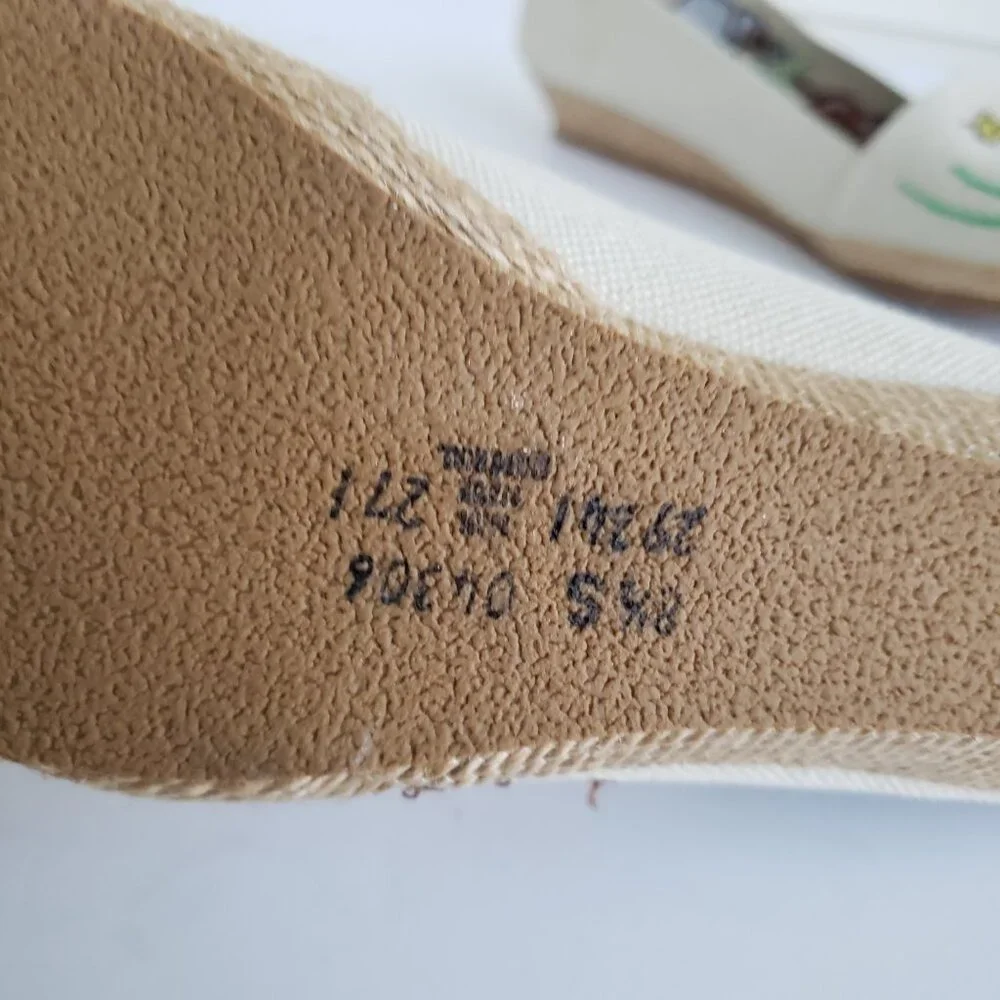 Vintage 70s/80s Margery Wind by Beacon wild animals embroidered canvas shoes
